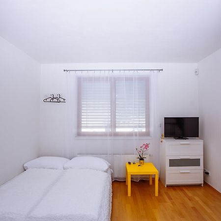 Beautiful Apartment In Central Residence براغ المظهر الخارجي الصورة