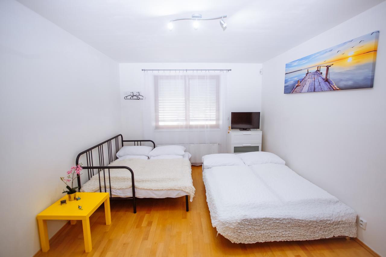 Beautiful Apartment In Central Residence براغ المظهر الخارجي الصورة