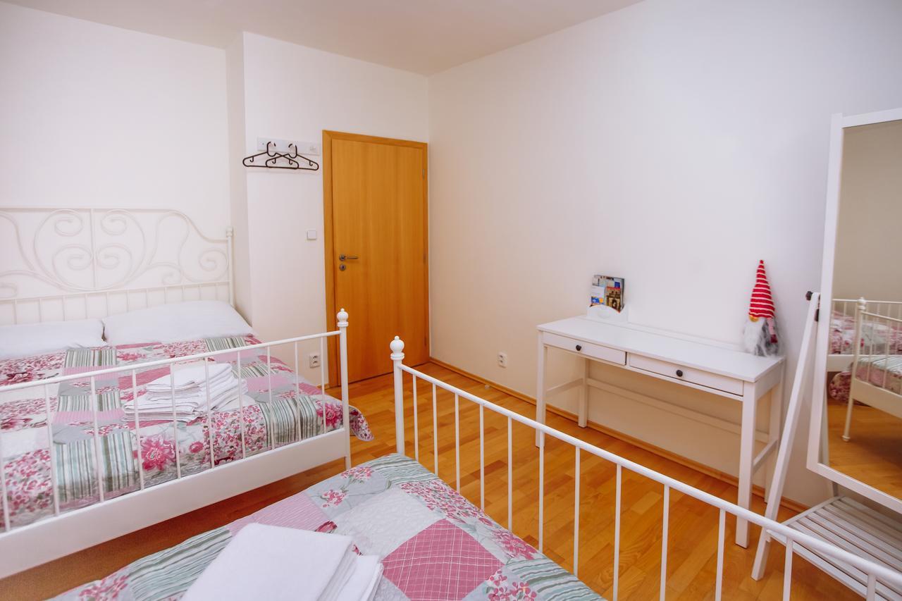 Beautiful Apartment In Central Residence براغ المظهر الخارجي الصورة