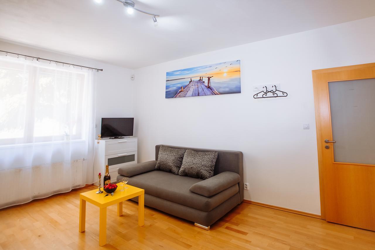 Beautiful Apartment In Central Residence براغ المظهر الخارجي الصورة