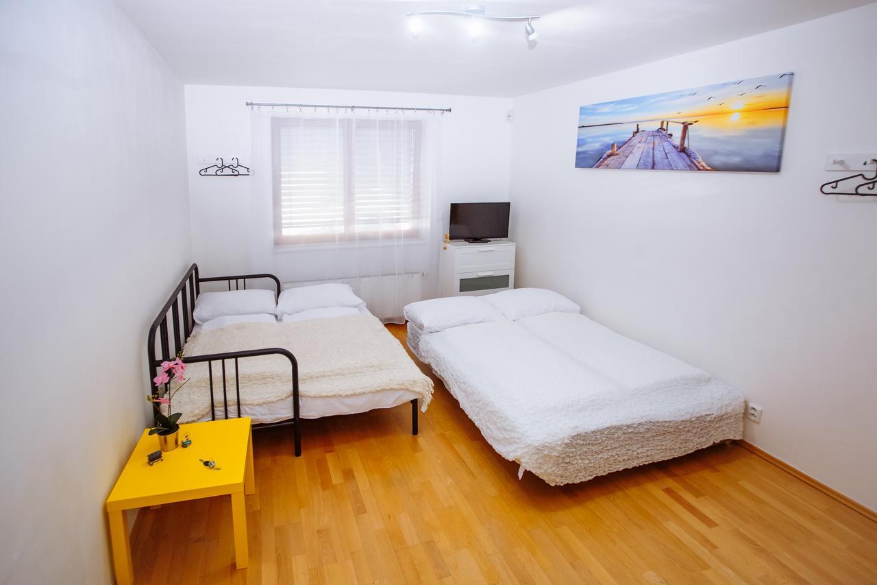 Beautiful Apartment In Central Residence براغ المظهر الخارجي الصورة